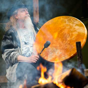 shamaani-Roy-Rolamo-Rumpu-Soikoon-shamanistinen-luontoretriitti-2026-Nurmijarvi